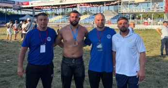Kağıtspor, Bükreş'te minderi salladı   