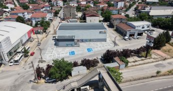 Başiskele'de inşa edilen yeni spor salonu açılış için gün sayıyor