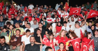 Milli maç heyecanı dev ekranda tek yürek izlenecek