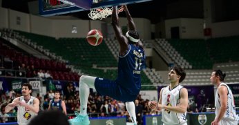 Çayırova rakibini deplasmanda yenerek liderliğini korudu