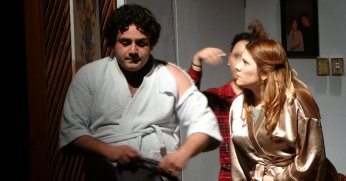 Kanserle mücadelesini sahneye taşıdı