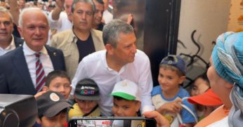 Özgür Özel Karamürsel’de esnafla buluştu: Yoğun ilgi