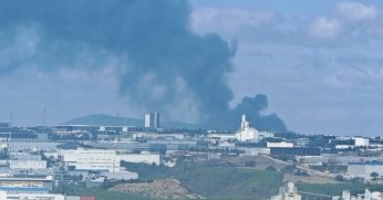 Tuzla’da iş yerinde yangın! Yanında kimyasal ve silah fabrikası var!