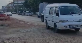 Kartepe’de aylardır süren çalışmalar bezdirdi: Okullar açılıyor, yol toz toprak içinde!