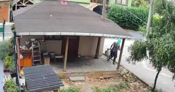 Bahçeleri tek tek gezip tava, tüp, yağ ne varsa çaldılar
