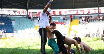 İshakçılar Er Meydanı'nda güreş heyecanı 
