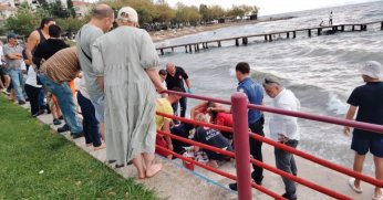 Arkadaşlarıyla tartışıp denize atladı: Boğuluyordu! 