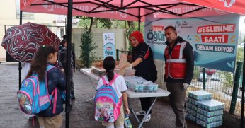 İzmit Belediyesi'nden 3 okula beslenme desteği 