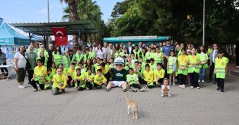 500 gönüllü, 1 ton atık topladı