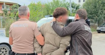 Önce gazeteciye küfür etti, sonra suçu diğer şüpheliye attı