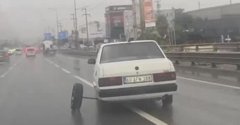 Seyir halindeki otomobilin tekerleği yerinden çıktı