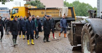 Vali Aktaş, Selden Etkilenen Başiskele’de İncelemelerde Bulundu