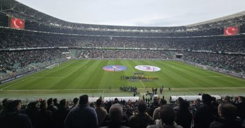 Tribünler sessizliğe büründü