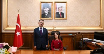 Vali Aktaş Koltuğunu Minik Lidya’ya Devretti