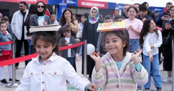 Milli İrade Meydanı çocuk kahkahalarıyla şenlendi