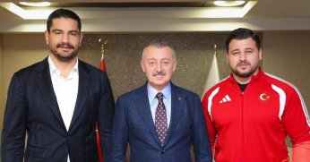 Başkan Büyükakın, güreşten iki önemli ismi ağırladı