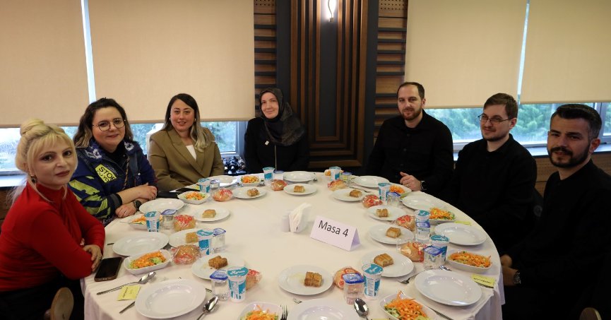 Kütüphane emekçileri aynı sofrada buluştu