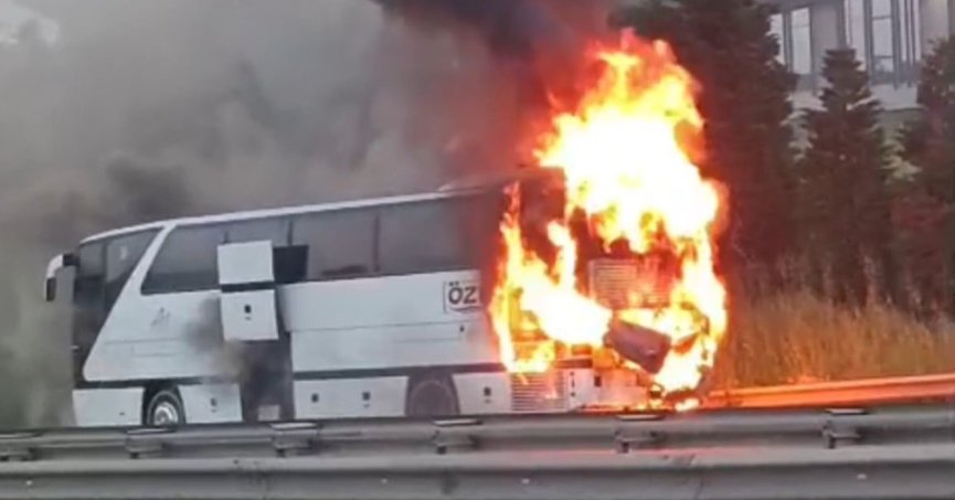 TEM'de yolcu otobüsü alev alev yandı