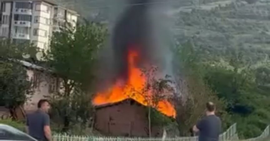 Tek katlı ev alevlere teslim oldu