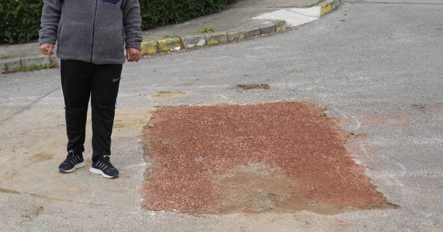 İzmit’te kazı alanına belediyenin kamyonu düştü