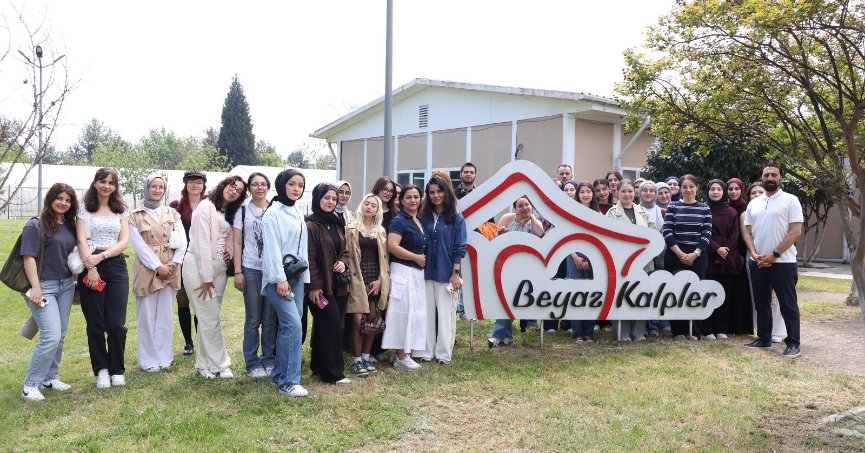 Üniversiteliler sahada sosyal hizmet eğitimi aldı