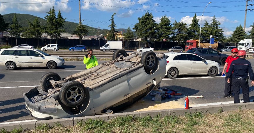 Otomobil takla atıp ters döndü: 1 Yaralı