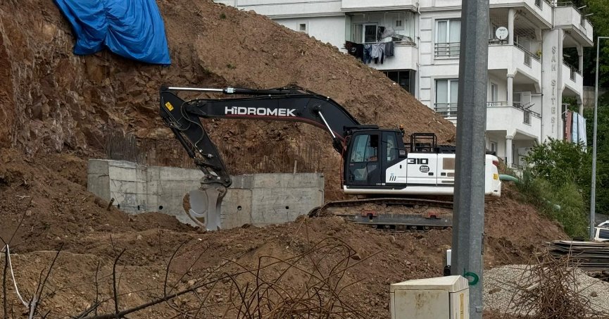 İzmit'te toprak kayması nedeniyle 5 bina tahliye edildi