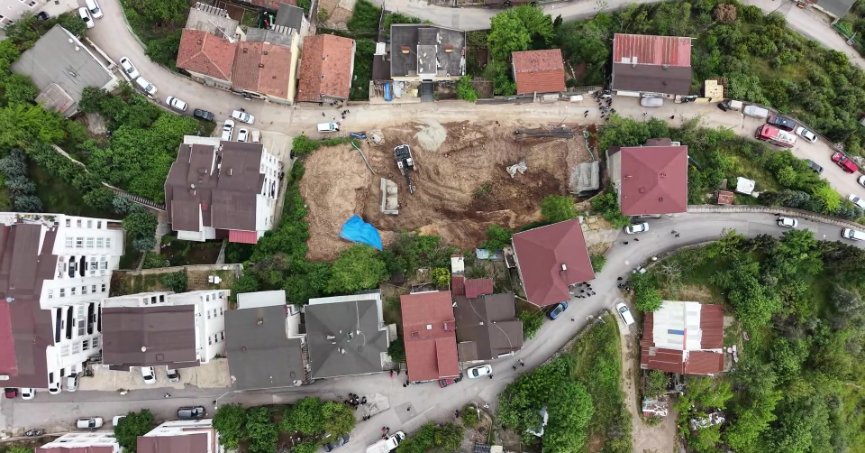 İzmit'te temel kazısı 56 kişiyi evinden etti