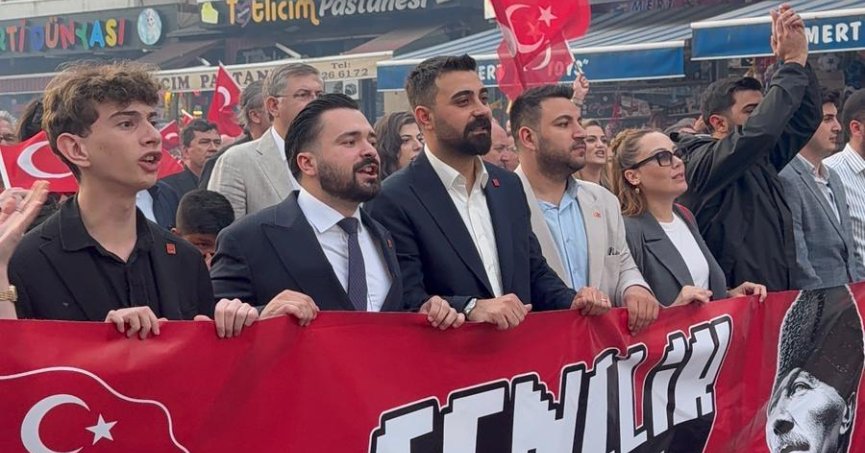 Kocaeli Gençlik Örgütleri’nden Coşkulu 19 Mayıs Kutlaması