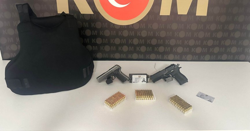 Saklandığı evde sahte avukat kimlikleri ele geçirildi