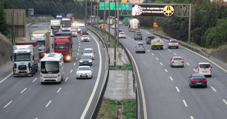 Kocaeli'de bayram trafiğine tedbiren  ağır vasıta geçişleri kısıtlandı