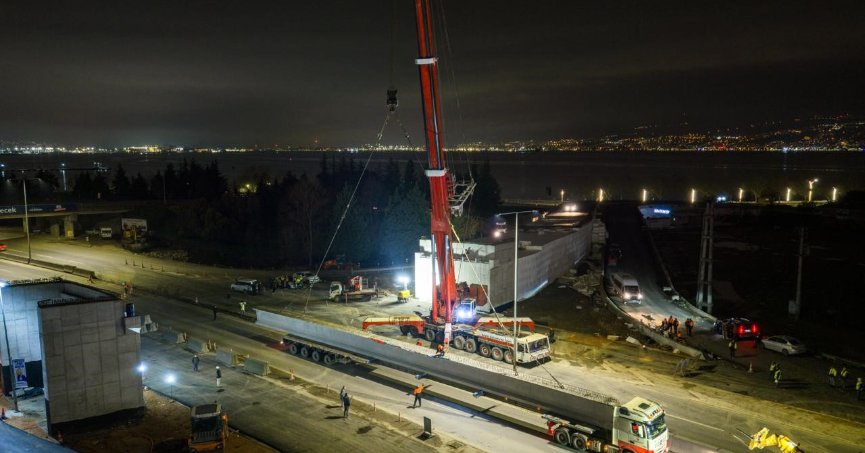Başiskele’de dev operasyon: 82 tonluk kirişler gece yerleştirildi