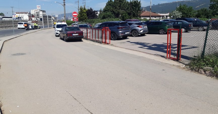 Hastane önünde tartıştığı kadını bıçakladı