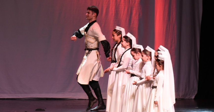 Sahnede Kafkas rüzgarı esti