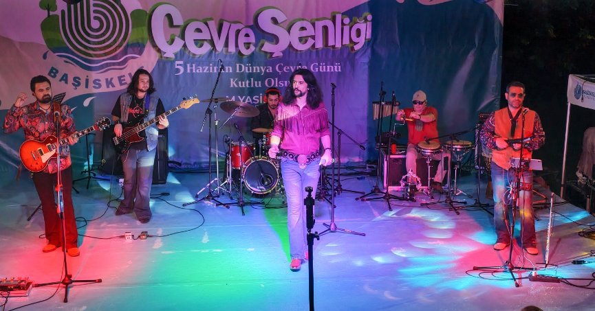 Anadolu Retro’dan Barış Manço şarkılarıyla konser coşkusu
