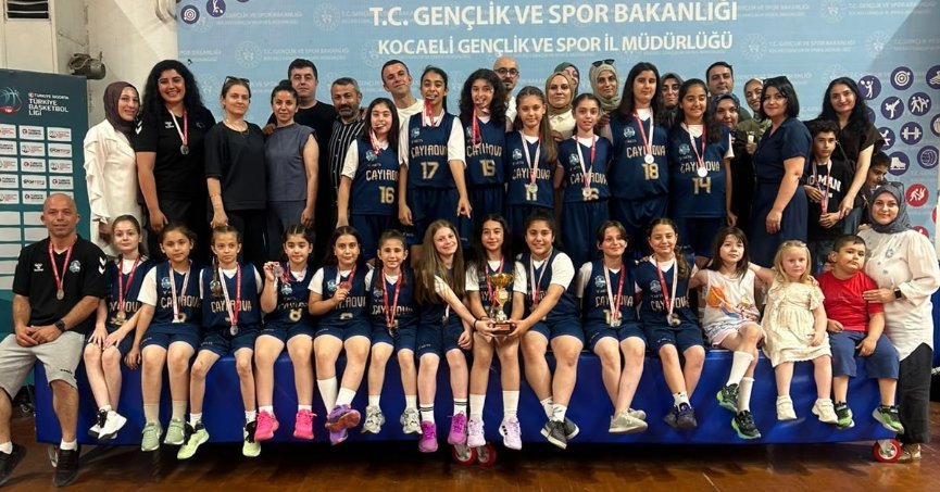 Çayırova’nın genç sporcularından atletizm ve basketbolda başarı yağmuru