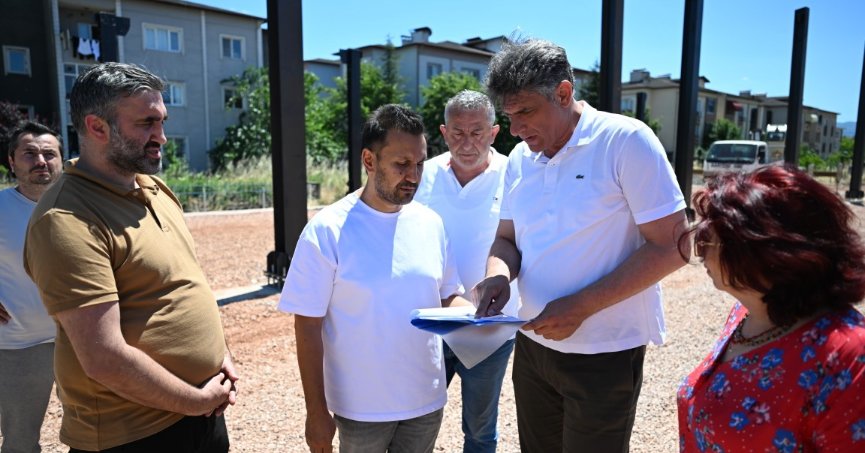 Ataevler Mahallesi'nde inşa edilen kent çarşısı afetlerde toplanma alanı olacak