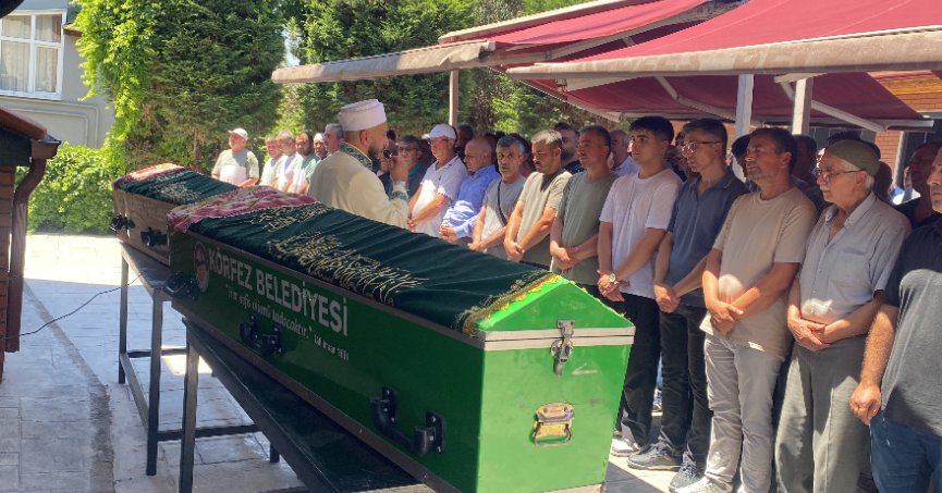 Tatil Yolunda Can Veren Anne ve Kızı Toprağa Verildi