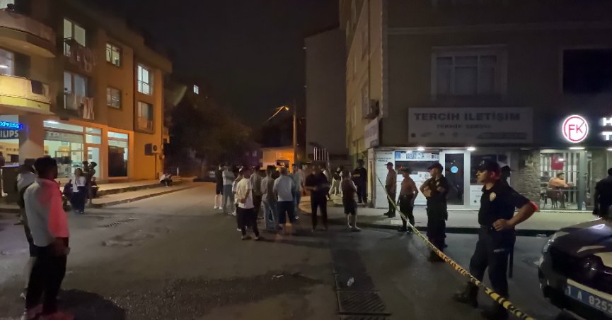 Sokakta Çıkan Kavgada Yoldan Geçen Vatandaş da Yaralandı!