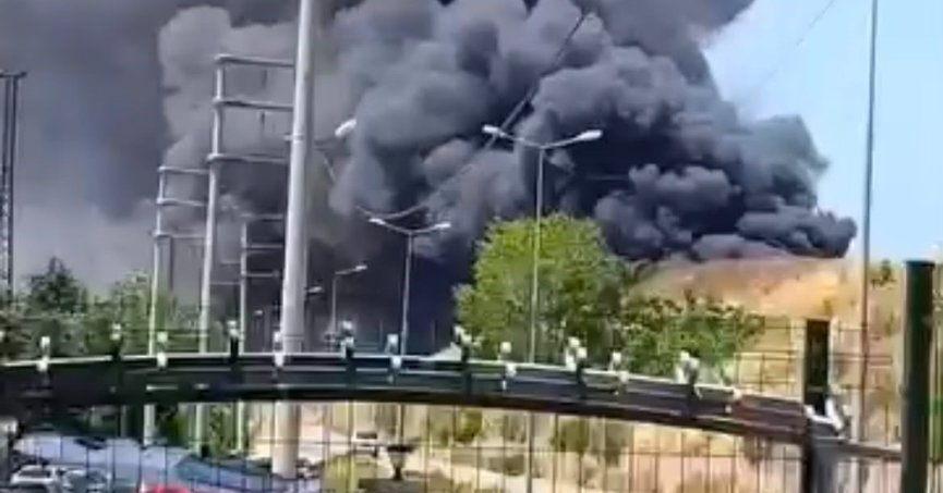 Körfez'de Yangın Çıktı: Çevreyi Dumanlar Kapladı