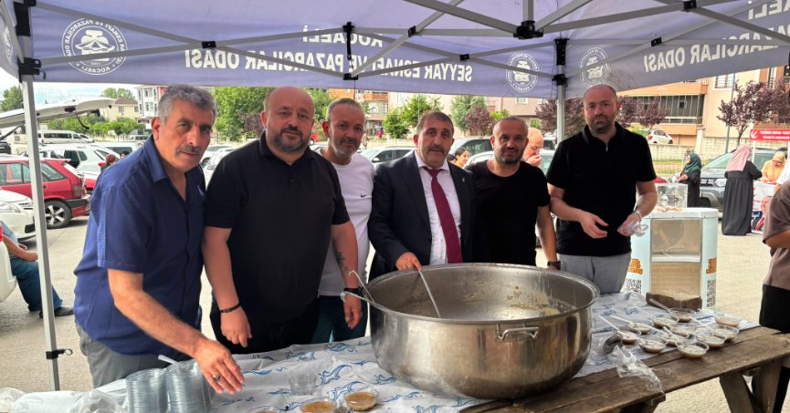 Kocaeli Pazarcılar Odası Aşure Dağıttı 