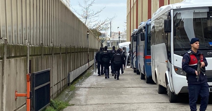 Kocaeli'de 3 kişinin öldüğü silahlı saldırıya ilişkin 9 şüpheli adliyede