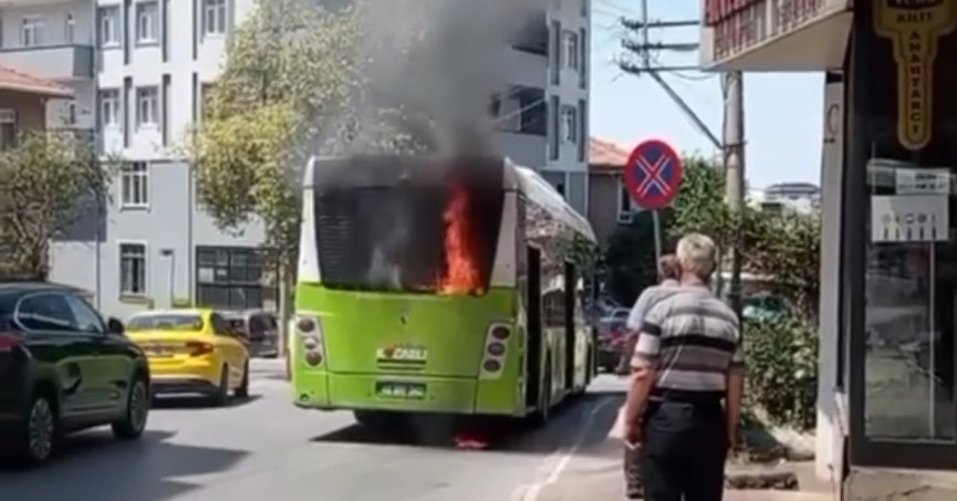 Belediye otobüsü alevlere teslim oldu