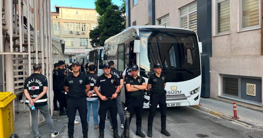İzmit Belediyesi soruşturmasında gözaltına alınan şüpheliler sağlık kontrolünden geçirildi