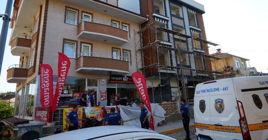 İskeleden düşerek hayatını kaybeden işçi toprağa verildi