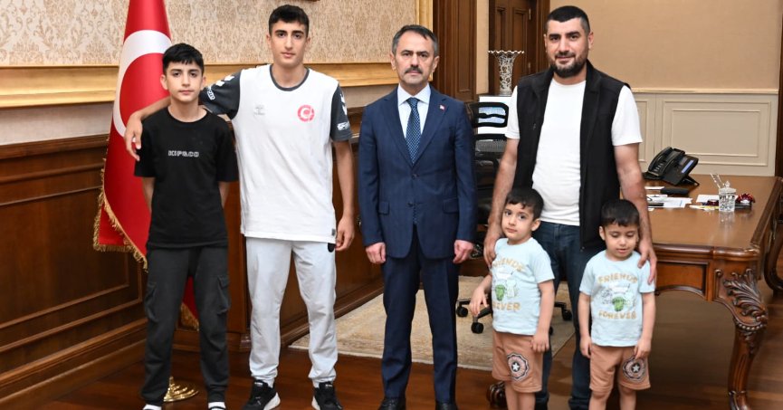 Türkiye Şampiyonu Ali Osman Can, Vali İlhami Aktaş’ı Ziyaret Etti