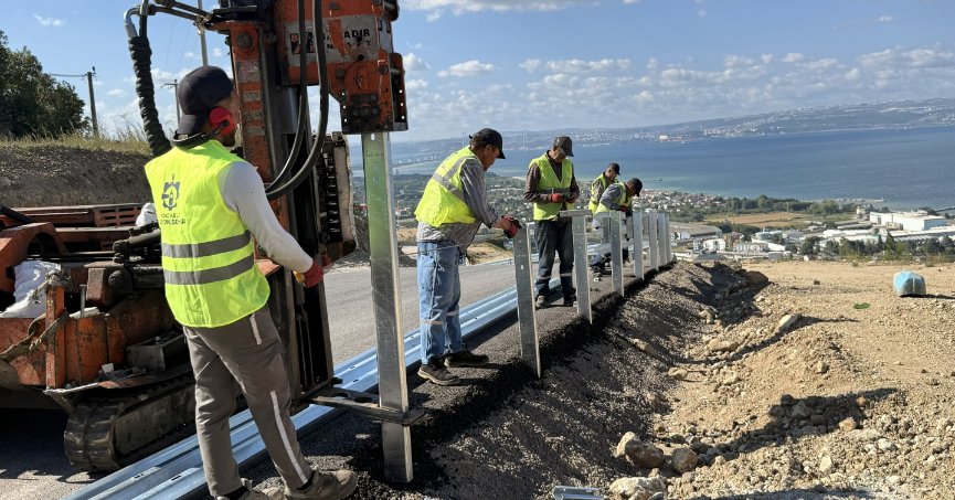 Otokorkuluklarla yol güvenliği artırılıyor