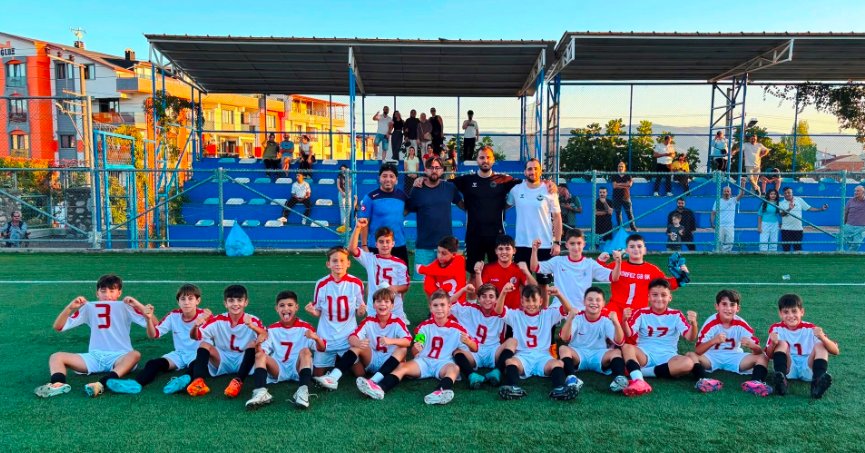 Körfez Gençlerbirliği U12 takımı minikler turnuvasında namağlup şampiyon oldu