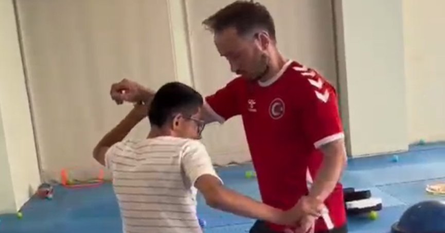 Körfez’in özel sporcularından engel tanımayan zafer pozu