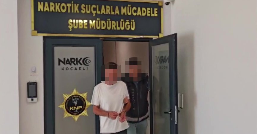 Fırının alt bölümünden uyuşturucu ve 65 bin lira çıktı